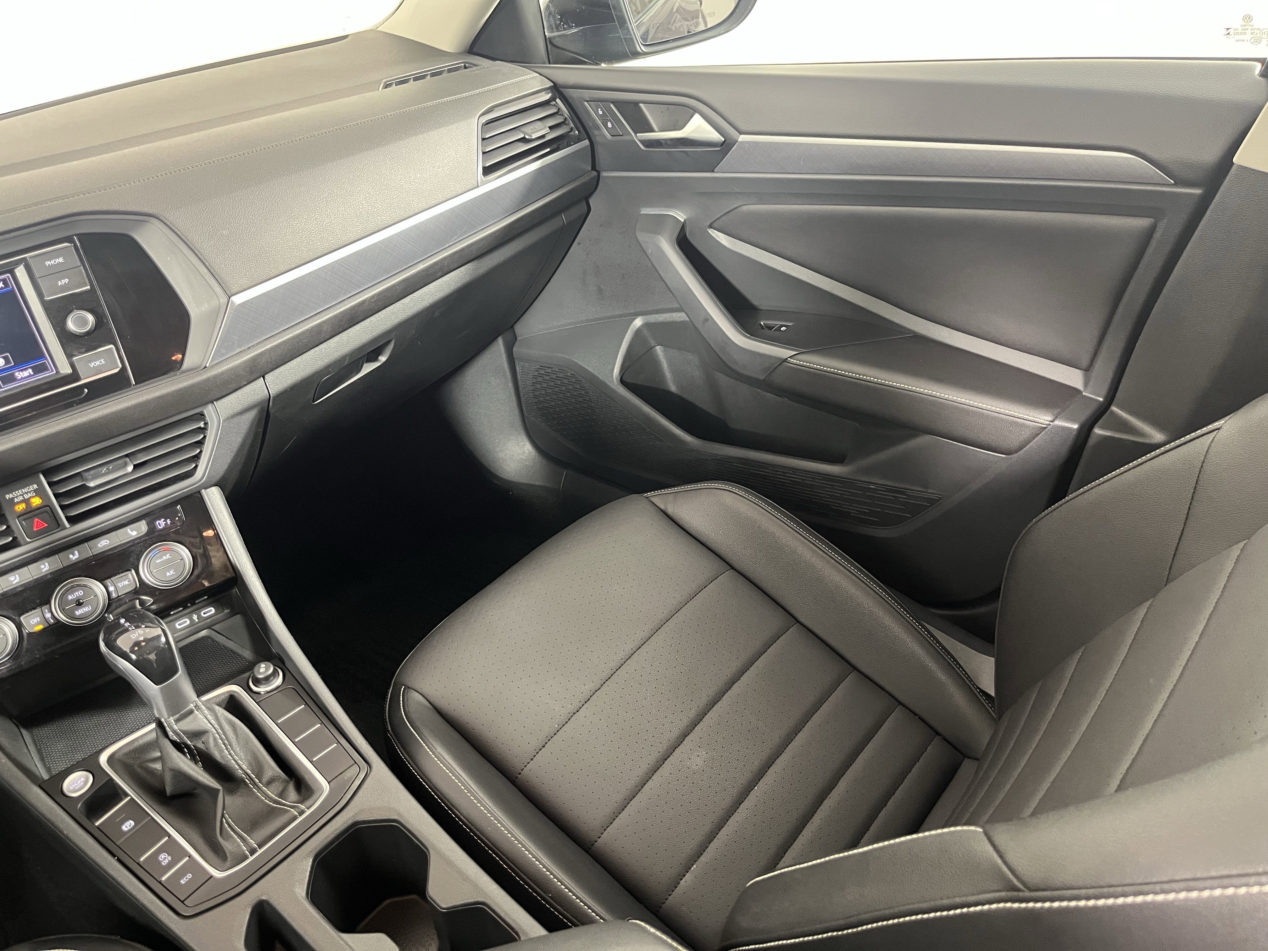 Certified 2023 Volkswagen Jetta SE w/ Panoramic Sunroof Package image 11
