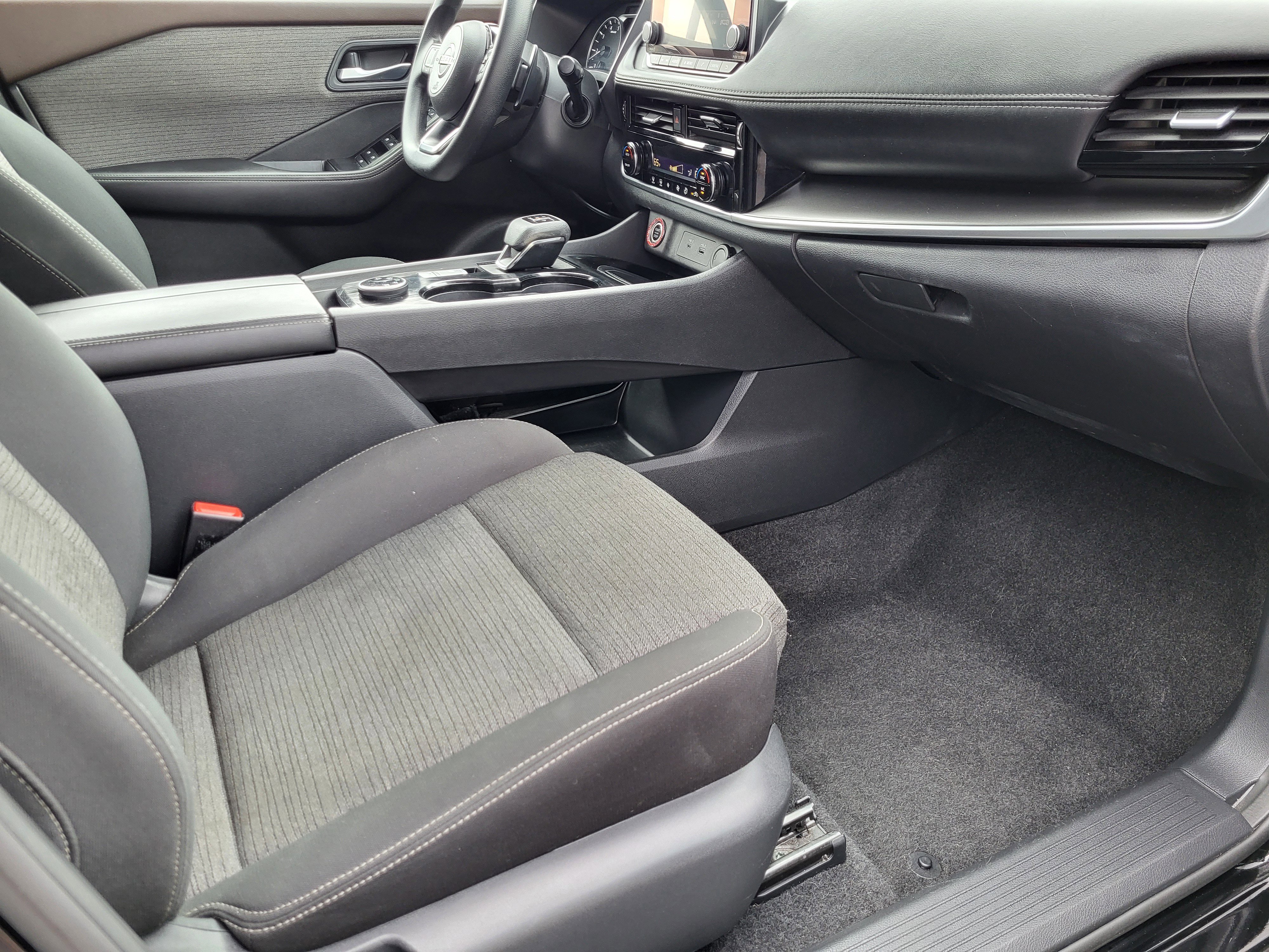 Used 2022 Nissan Rogue SV image 16