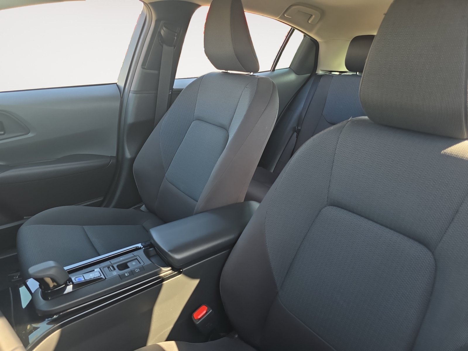Certified 2025 Toyota Prius LE FWD image 9