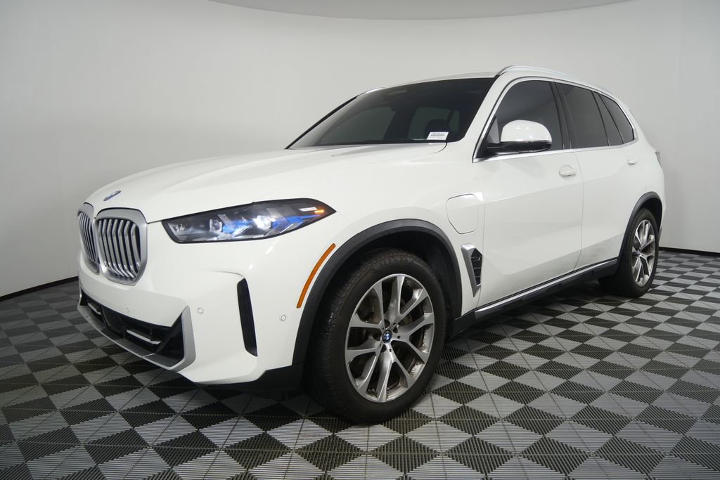 Certified 2024 BMW X5 xDrive50e w/ Premium Package AWD/4WD image 7