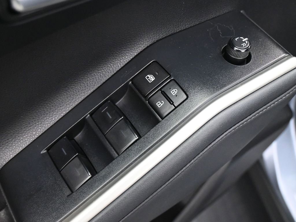 Used 2023 Toyota Highlander XLE image 4