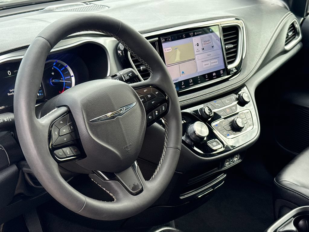 Used 2024 Chrysler Pacifica Limited FWD image 20