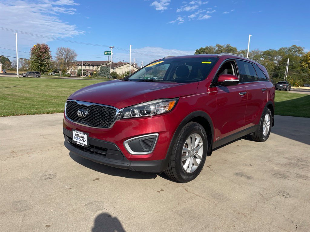 Used 2017 Kia Sorento AWD w/ LX Convenience Package image 2