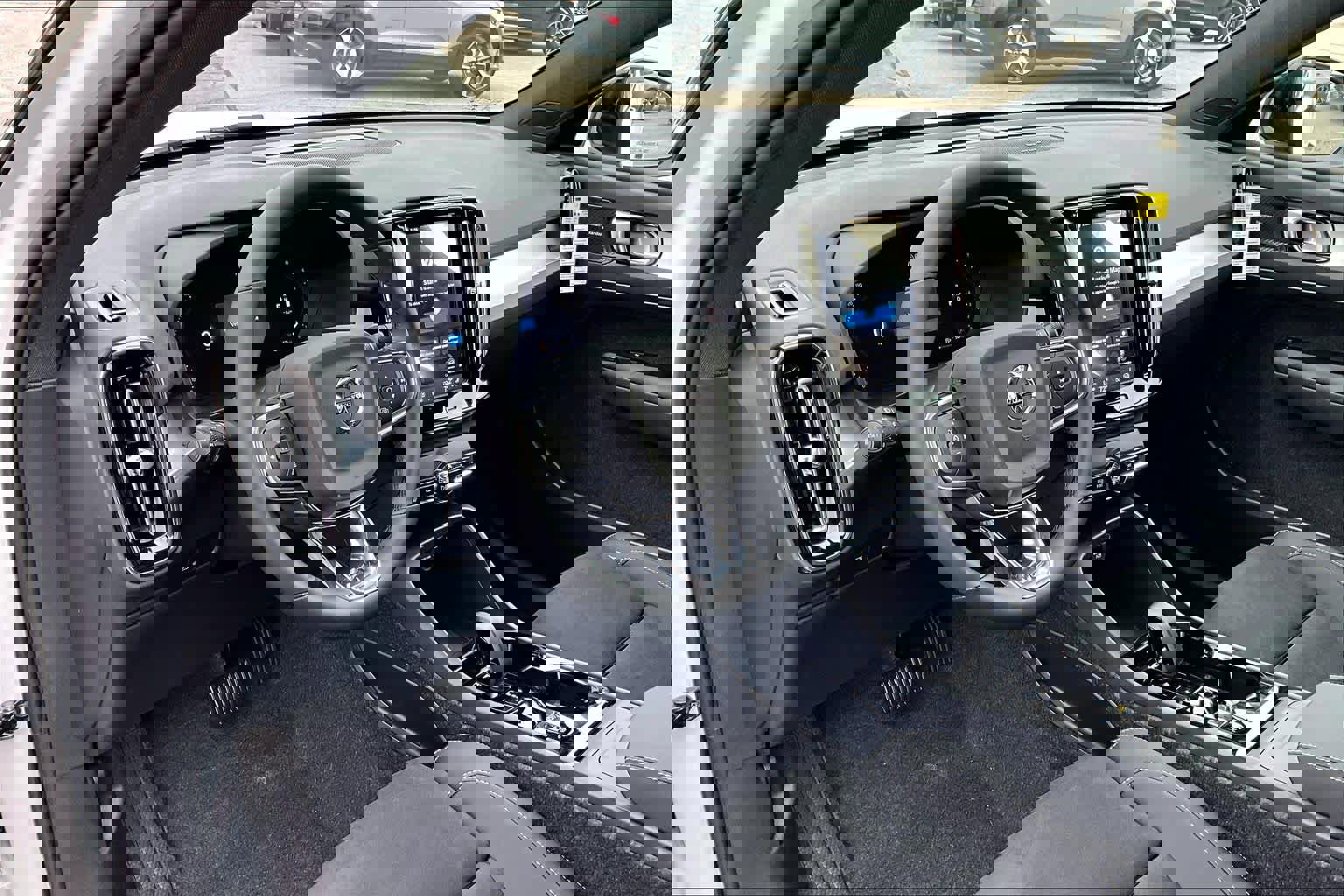 New 2026 Volvo XC40 B5 Ultra w/ Protection Package Premier image 9