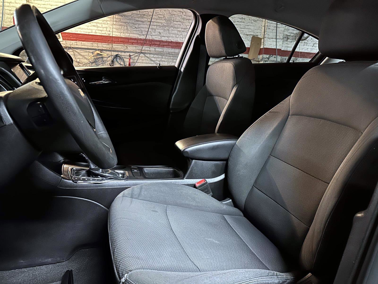 Used 2018 Chevrolet Cruze LT w/ Convenience Package image 15