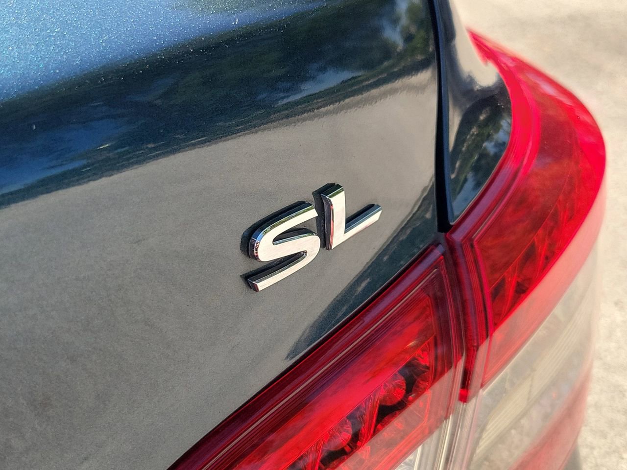 Used 2015 Nissan Sentra SL w/ Navigation Package FWD image 7