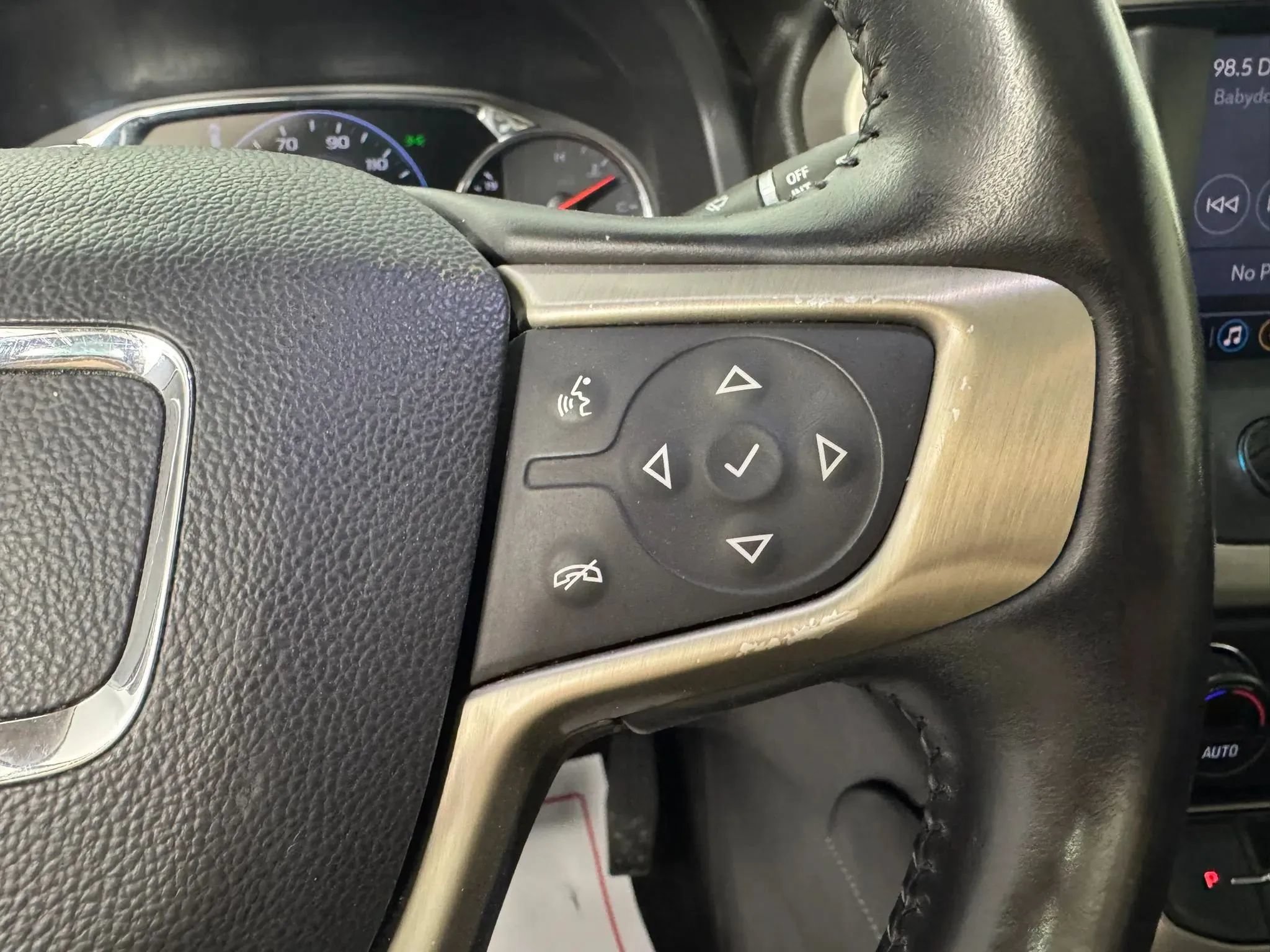 Used 2021 GMC Acadia Denali w/ Denali Ultimate Package AWD/4WD image 16