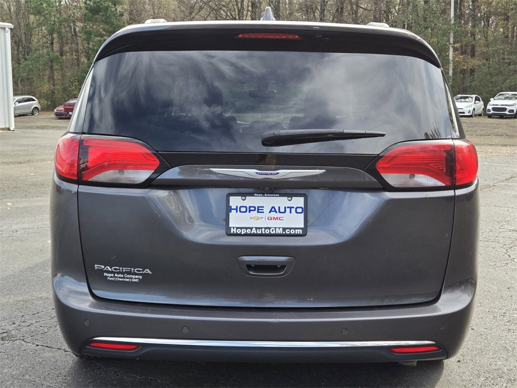 Used 2020 Chrysler Pacifica Touring-L image 4