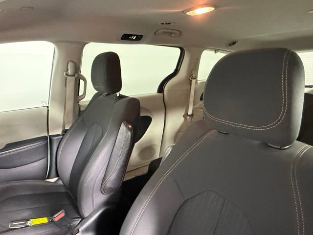 Used 2018 Chrysler Pacifica L FWD image 27