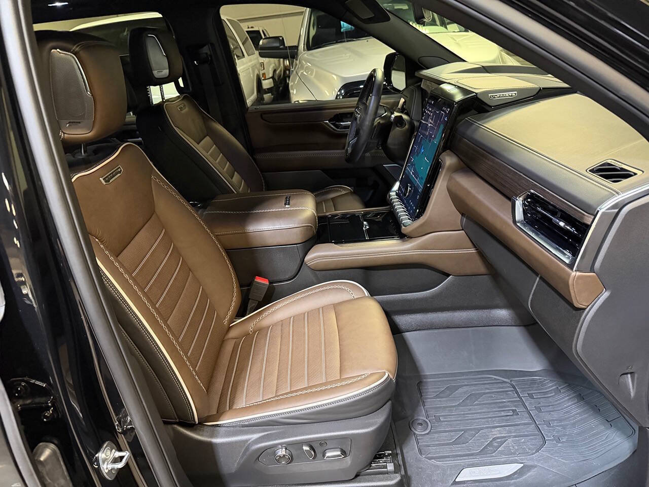 Used 2026 GMC Yukon Denali Ultimate AWD/4WD image 13