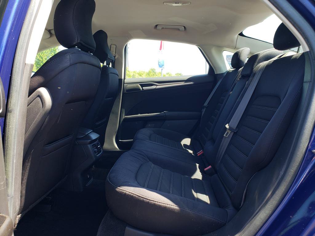 Used 2015 Ford Fusion SE FWD image 11