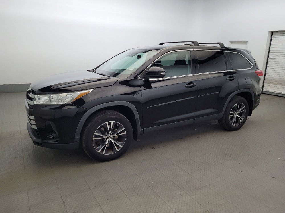 Used 2019 Toyota Highlander LE AWD/4WD image 2