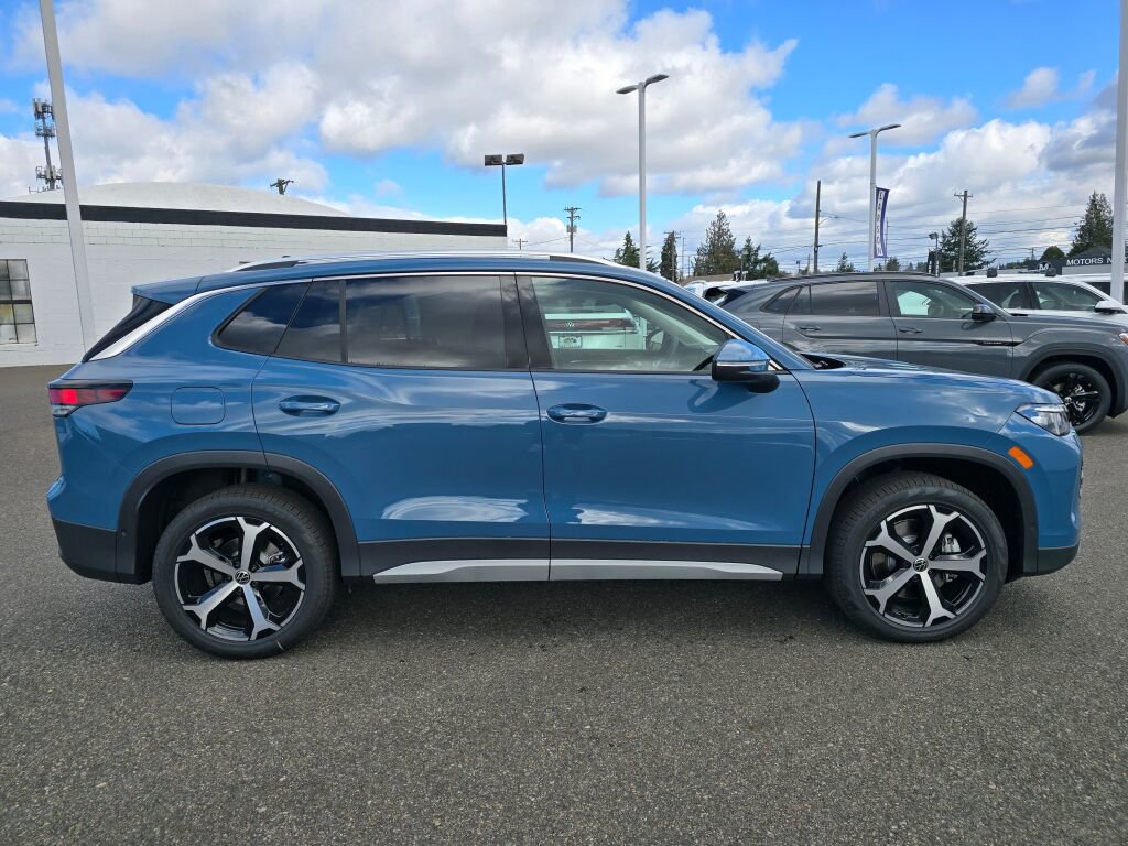 New 2026 Volkswagen Tiguan SE image 3