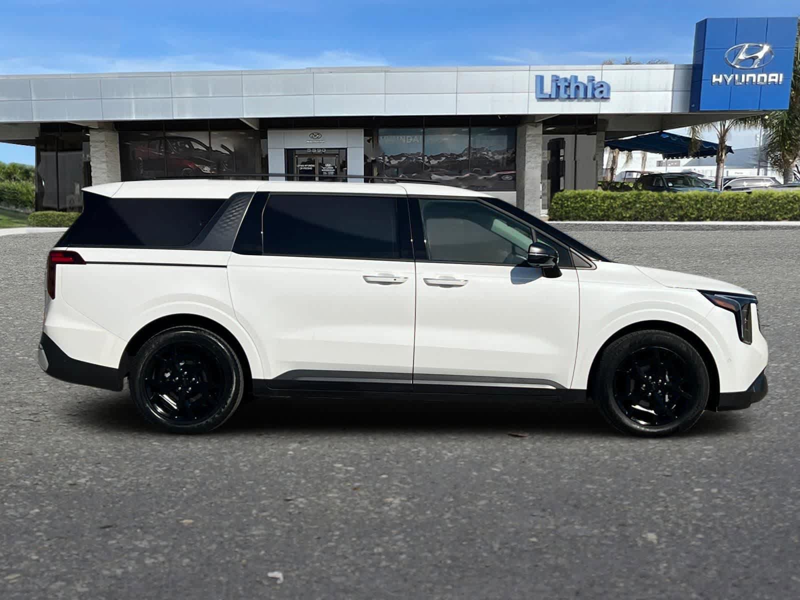 Used 2025 Kia Carnival SX Prestige image 9
