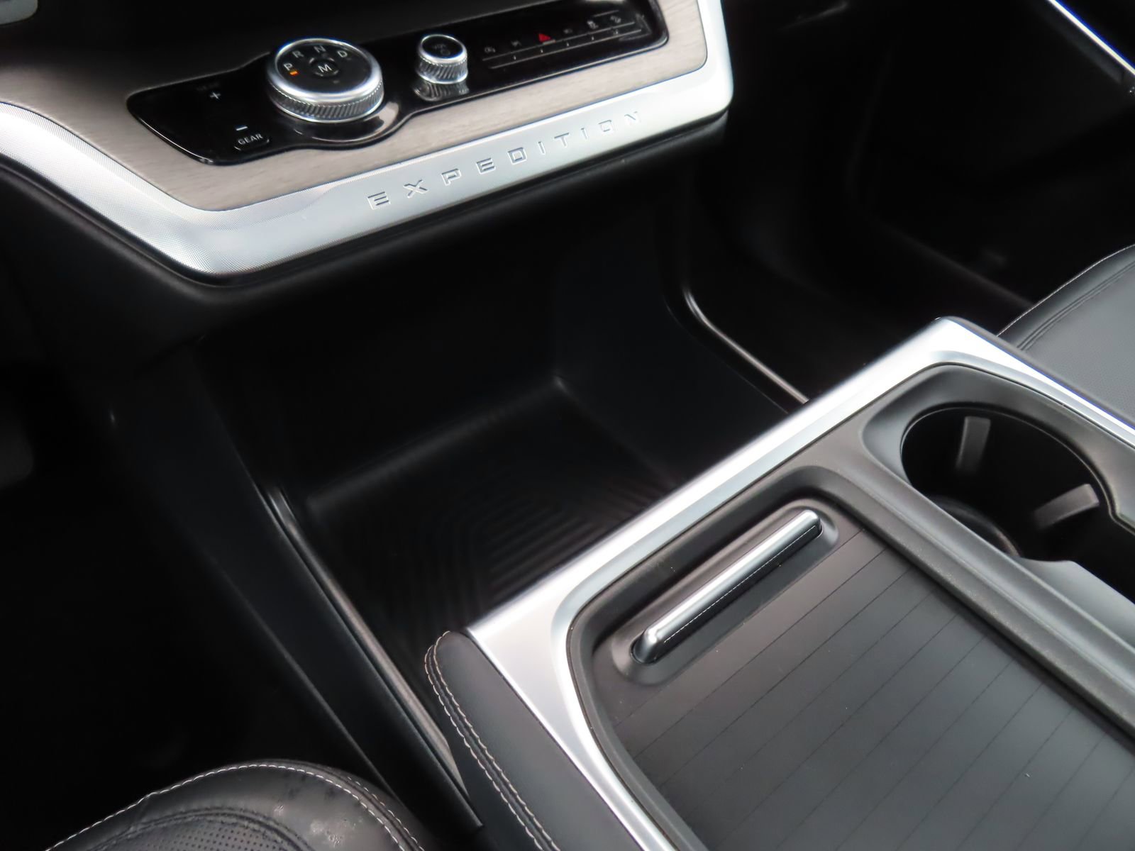 Certified 2025 Ford Expedition Max Platinum w/ Driver's Package image 28