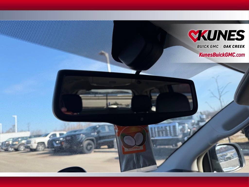 Used 2016 Chrysler Town & Country Touring-L image 16