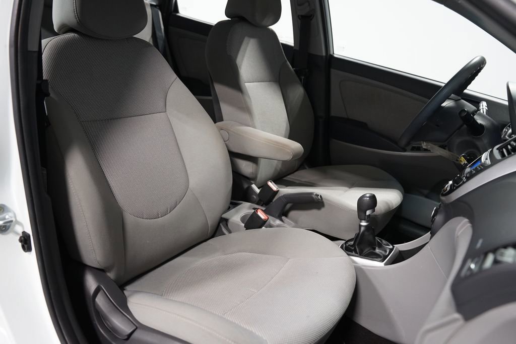 Used 2013 Hyundai Accent GS image 20