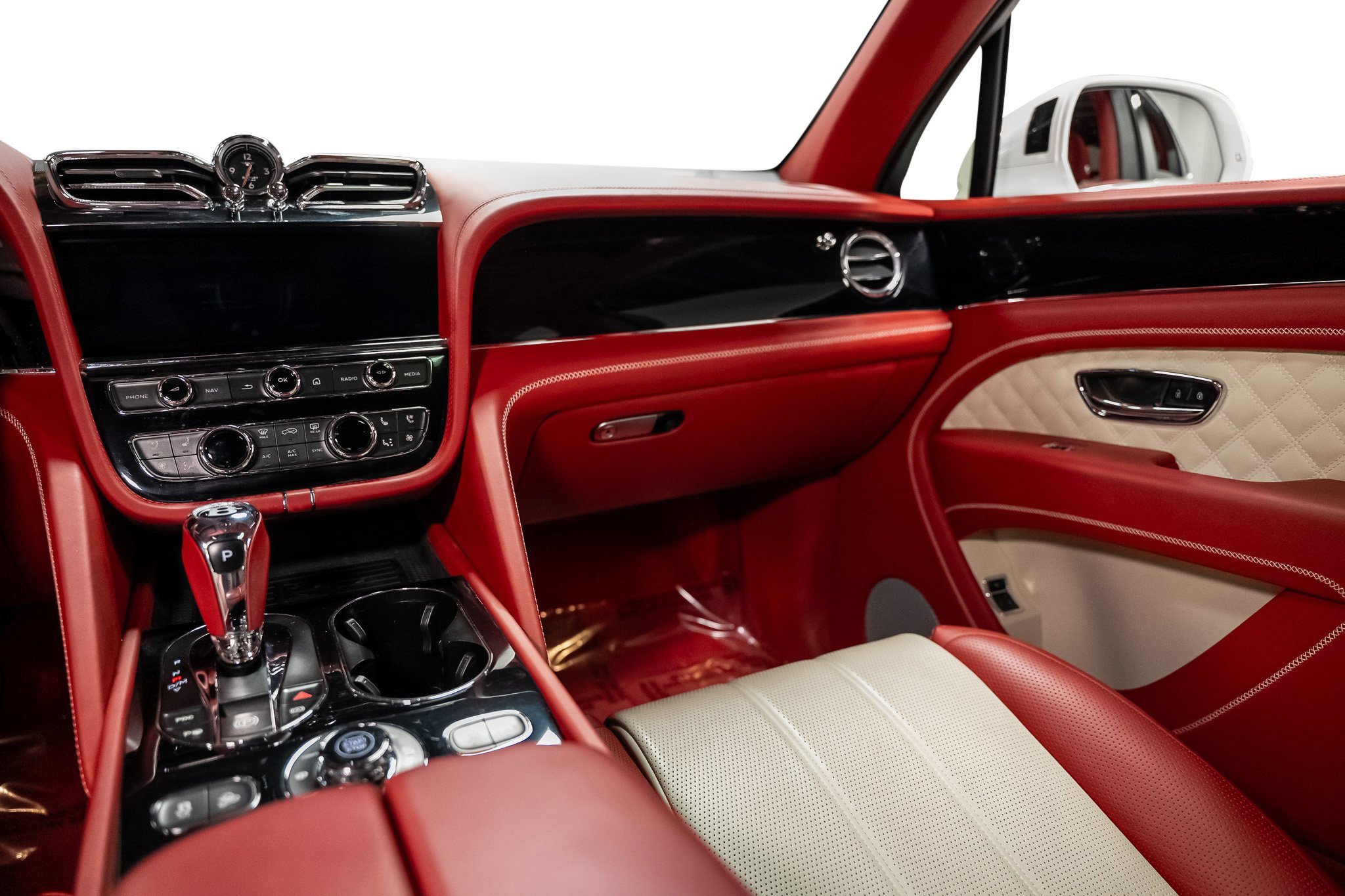 Used 2022 Bentley Bentayga image 32