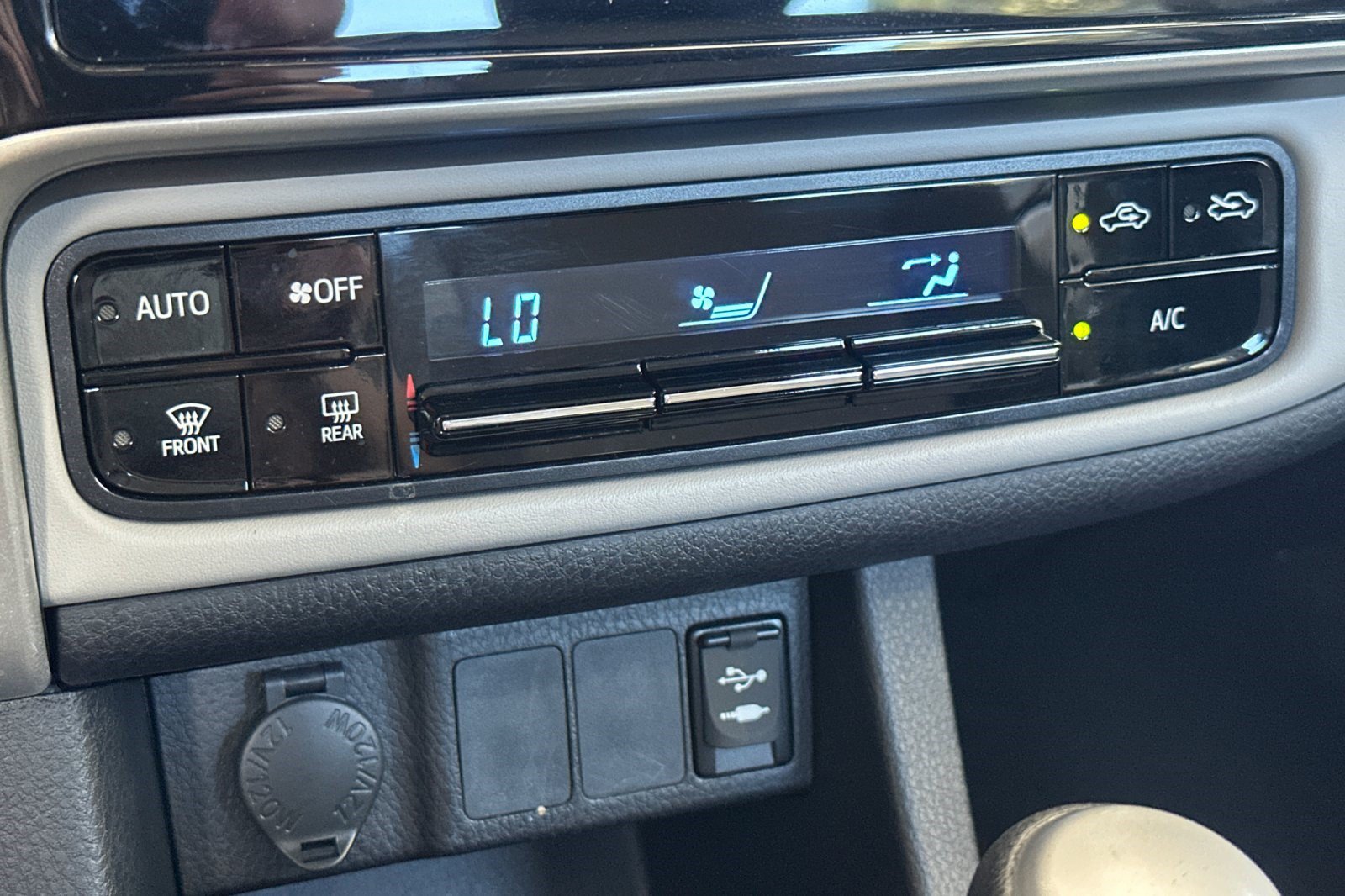 Used 2019 Toyota Corolla LE FWD image 25