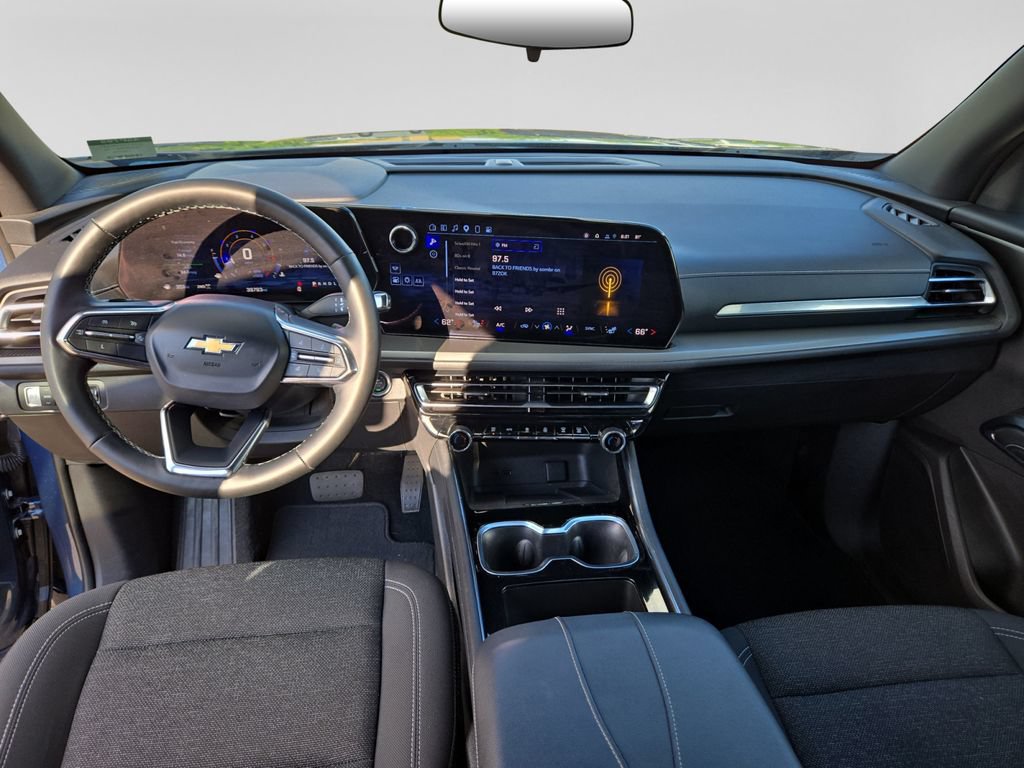 Used 2025 Chevrolet Traverse LT AWD/4WD image 25