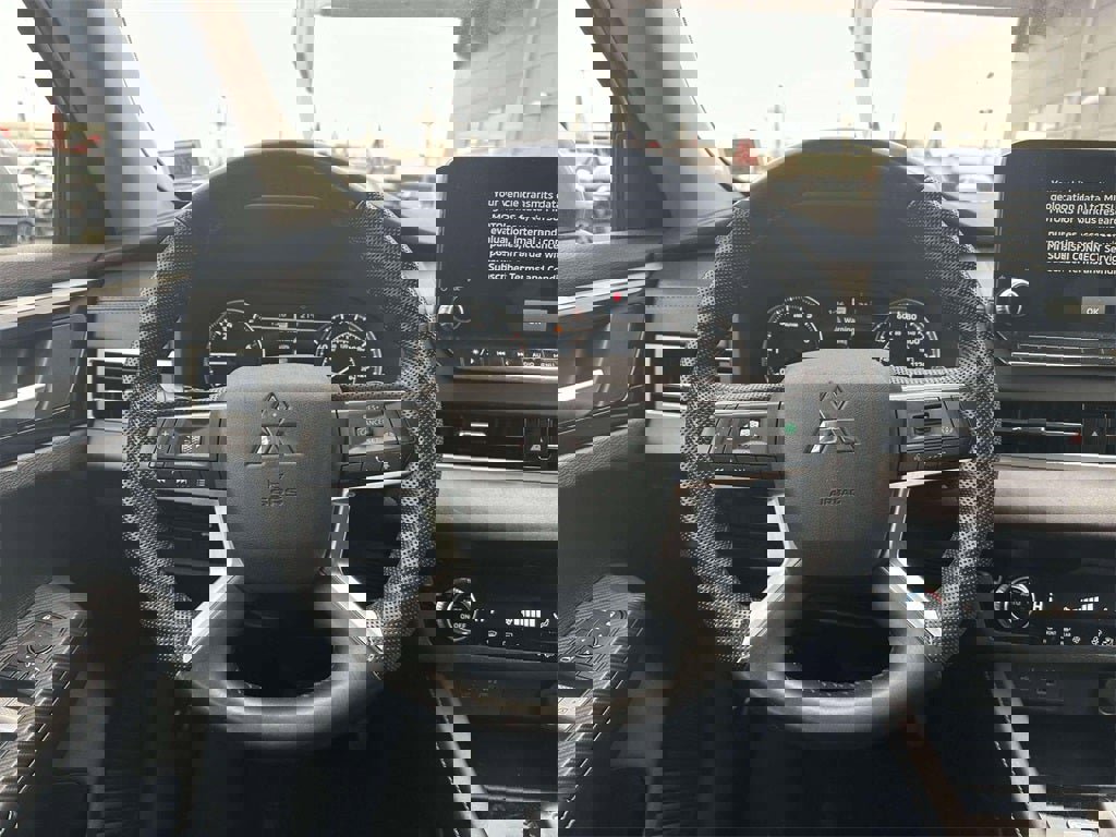 Used 2023 Mitsubishi Outlander SE image 14