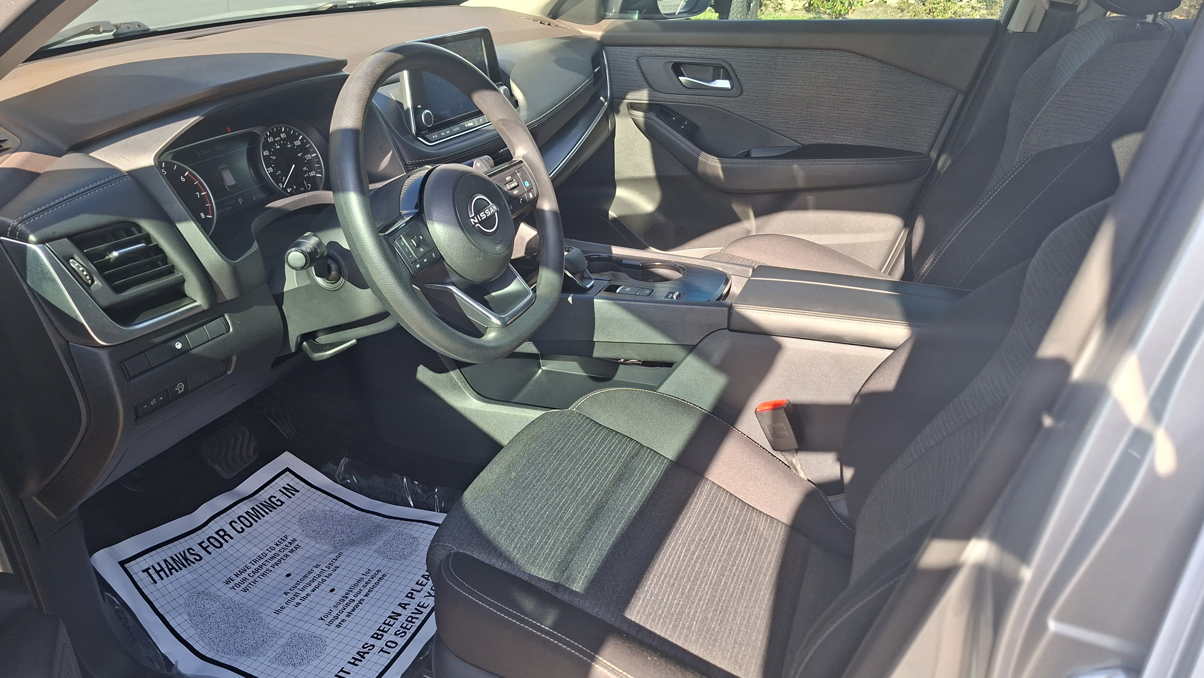 Used 2023 Nissan Rogue SV FWD image 9