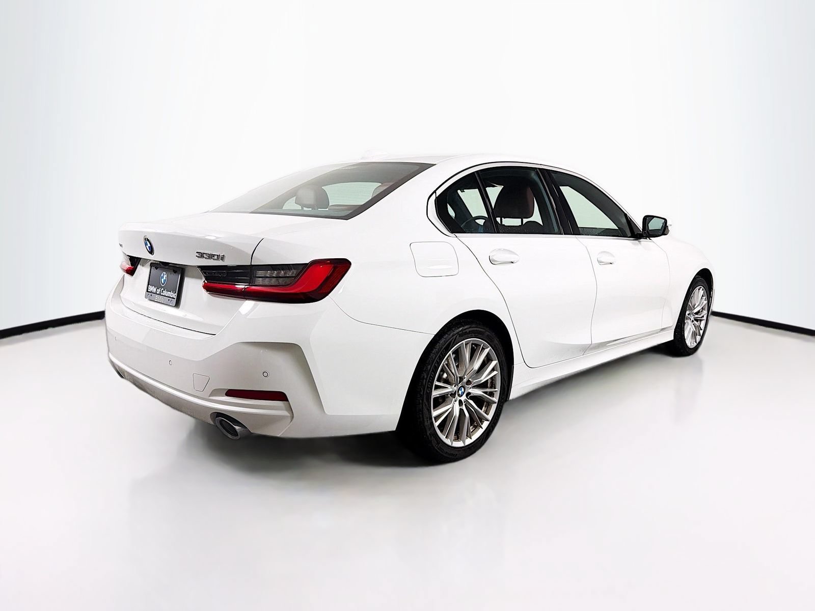 Used 2024 BMW 330i xDrive Sedan AWD/4WD image 7