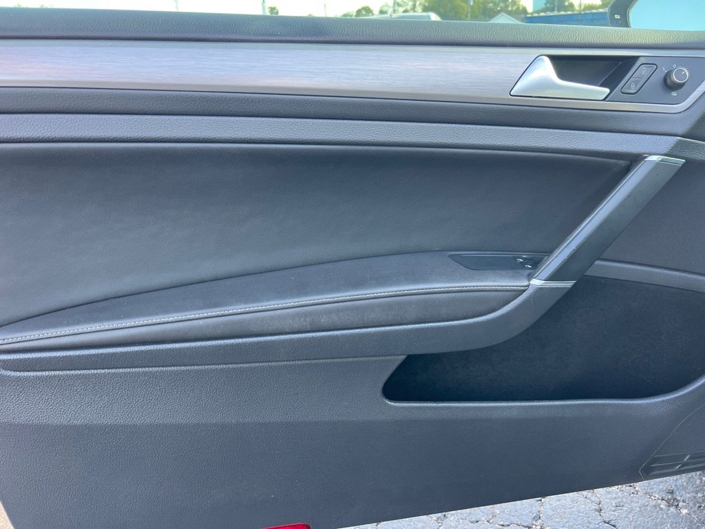 Used 2015 Volkswagen Golf S image 10