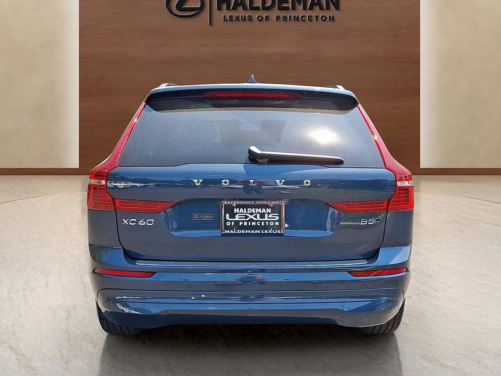 Used 2022 Volvo XC60 B5 Momentum w/ Climate Package AWD/4WD image 5