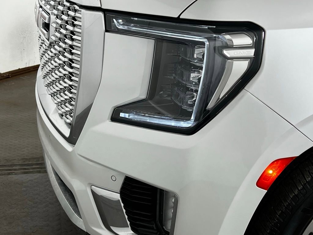 Used 2023 GMC Yukon XL Denali w/ Denali Reserve Package image 15