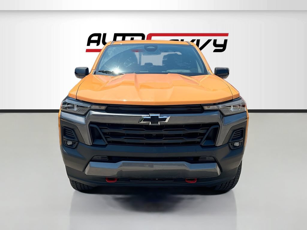 Used 2025 Chevrolet Colorado Z71 w/ Technology Package AWD/4WD image 2