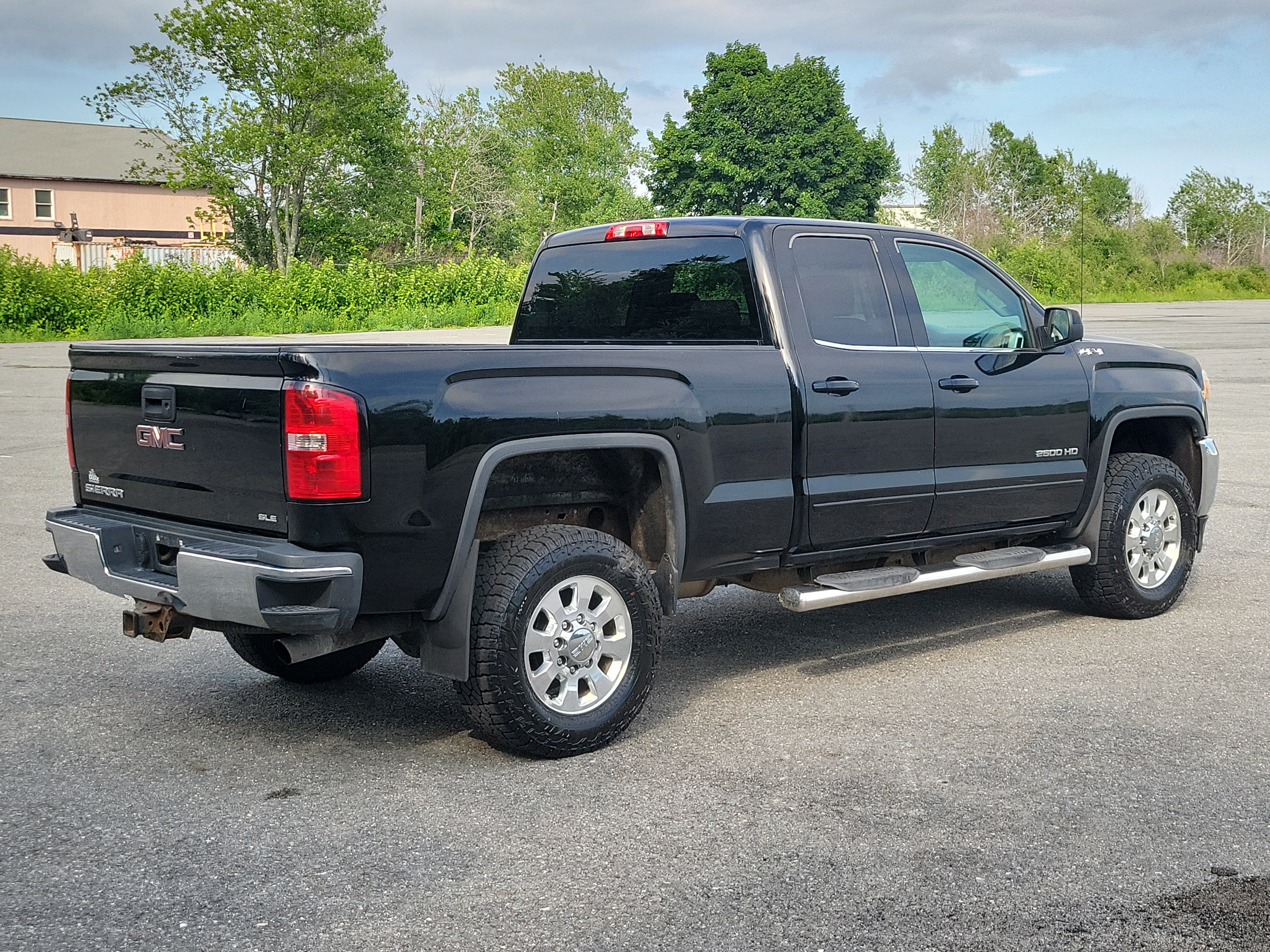 Used 2015 GMC Sierra 2500 SLE w/ SLE Preferred Package AWD/4WD image 5