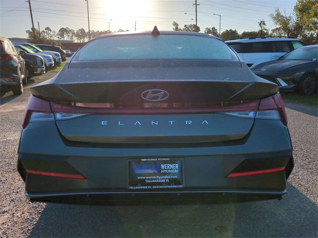 Used 2024 Hyundai Elantra SEL w/ Convenience Package image 6