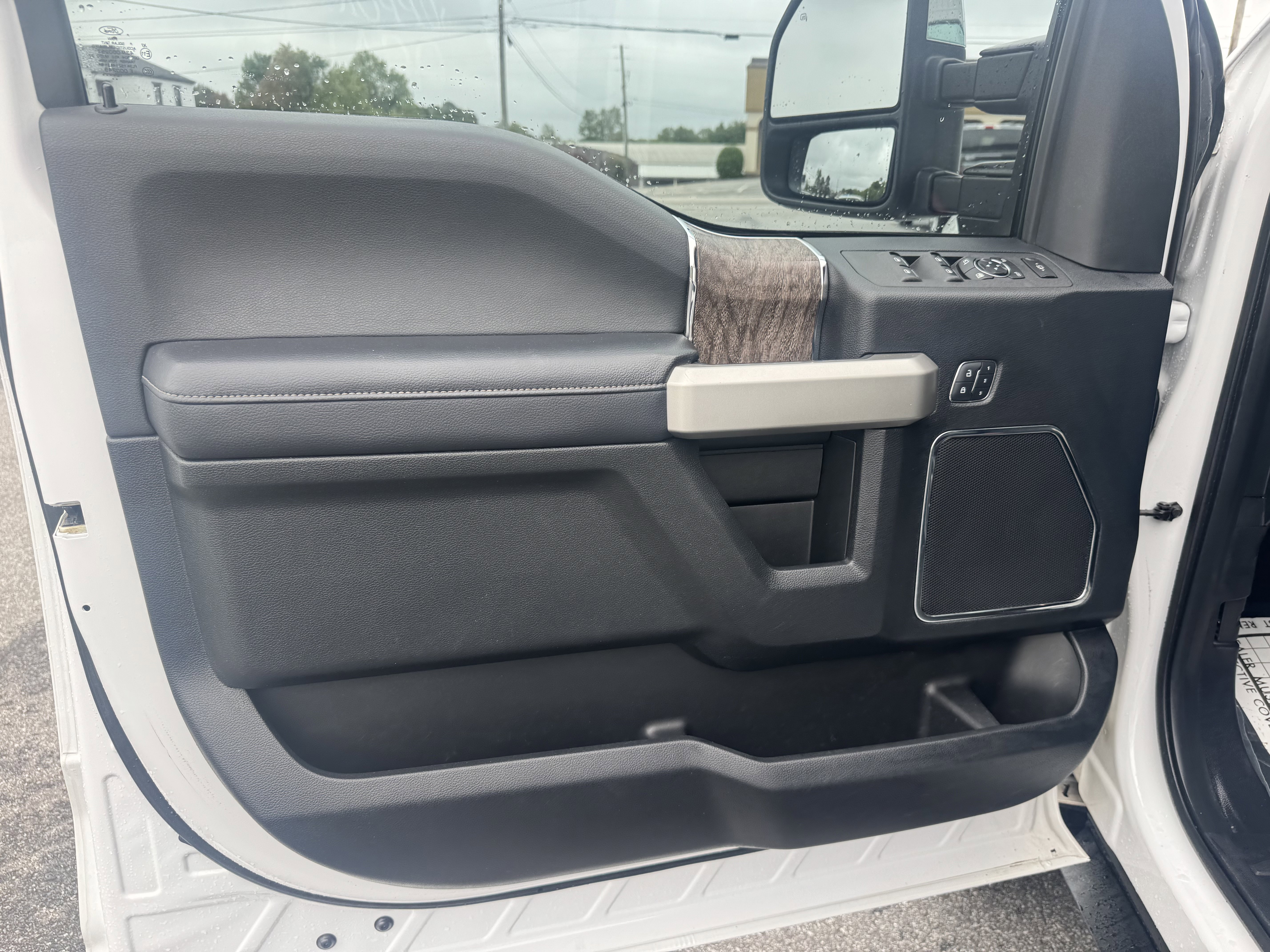 Used 2017 Ford F250 Lariat w/ Chrome Package AWD/4WD image 6