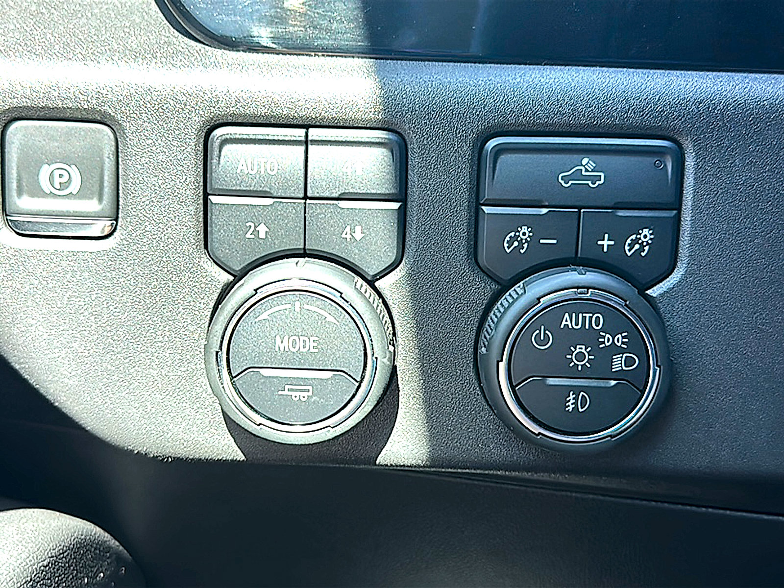 Used 2025 Chevrolet Silverado 1500 LT Trail Boss w/ Convenience Package II AWD/4WD image 36