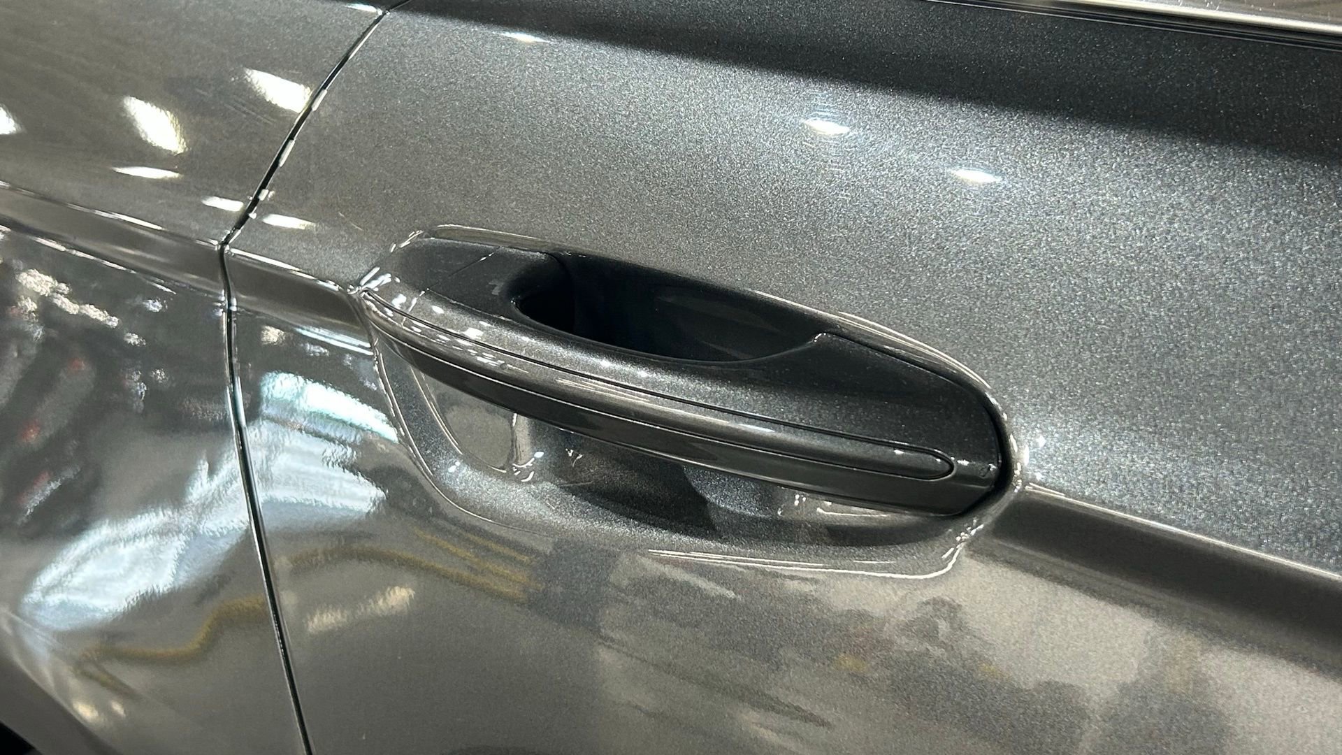 Used 2020 Ford Fusion SE FWD image 15