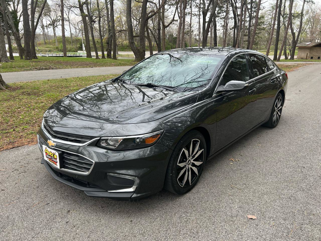Used 2016 Chevrolet Malibu LT FWD image 2