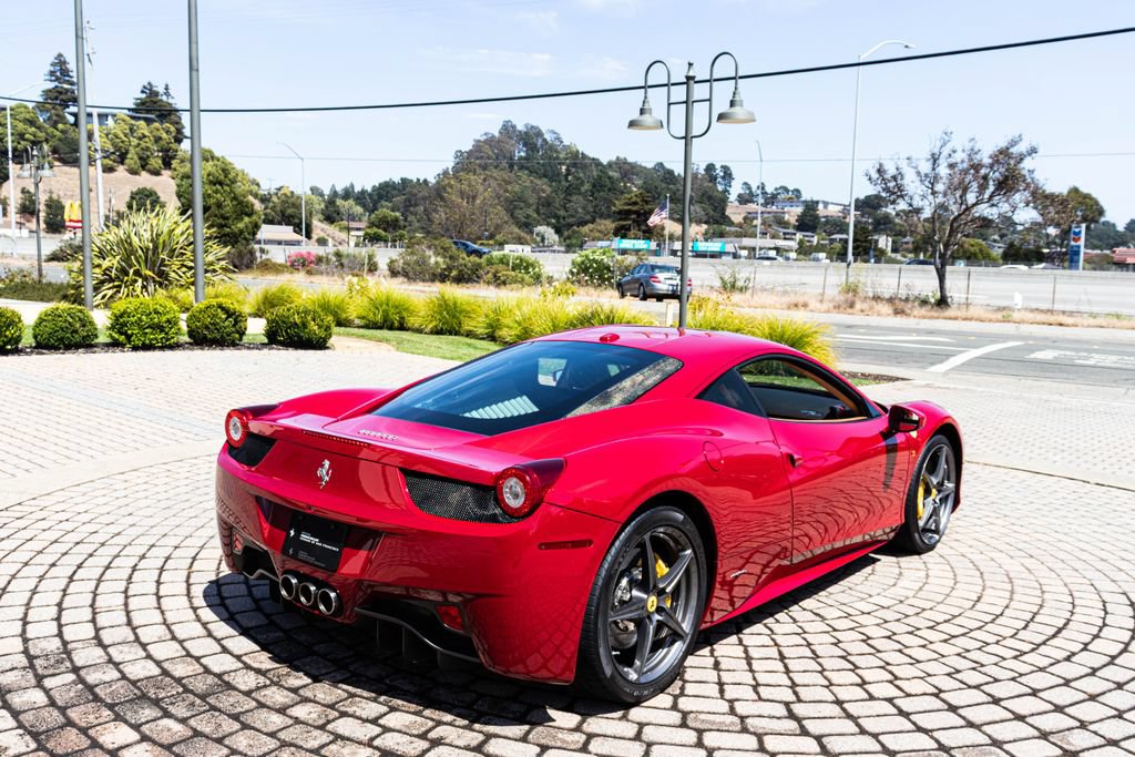 Used 2013 Ferrari 458 Italia Coupe RWD image 2