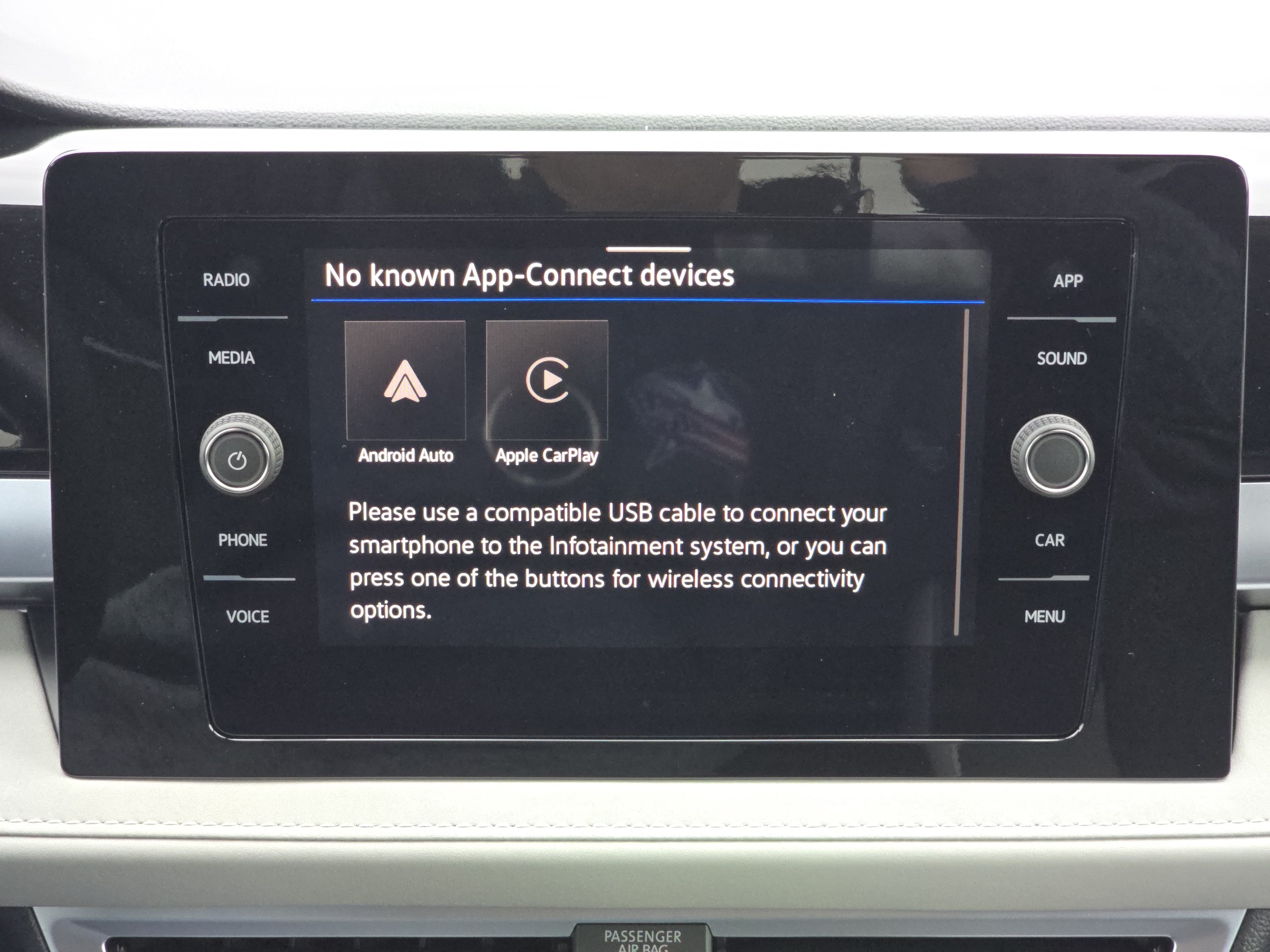 New 2027 Volkswagen Taos SE FWD image 9