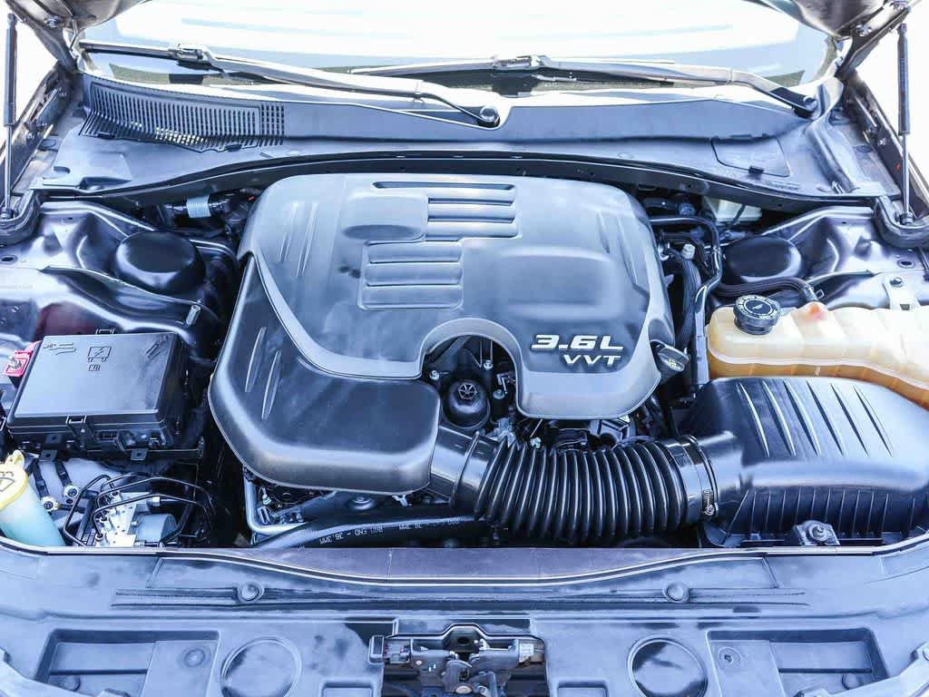 Used 2016 Chrysler 300 C Platinum RWD image 27