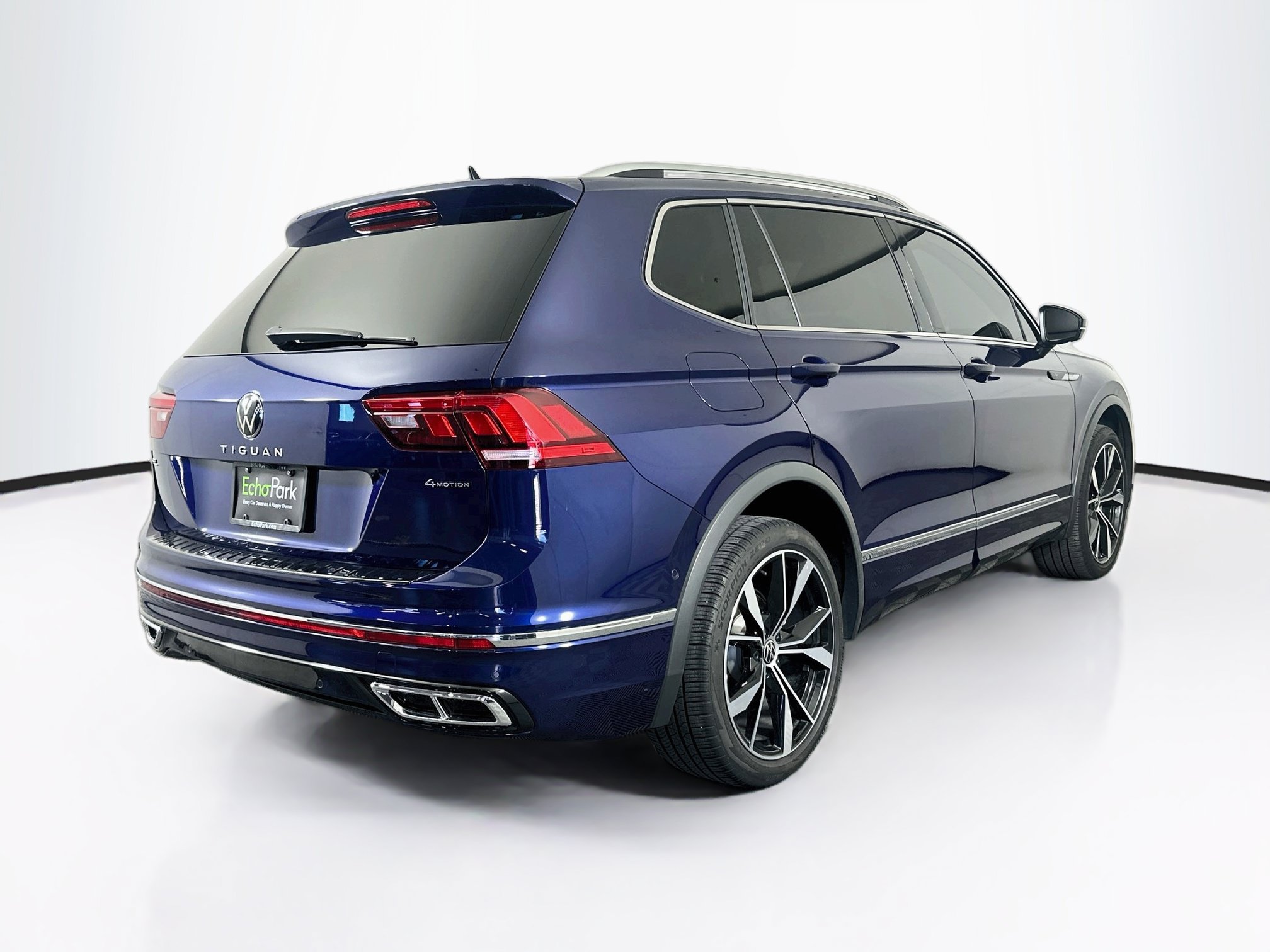 Used 2024 Volkswagen Tiguan SEL R-Line AWD/4WD image 9