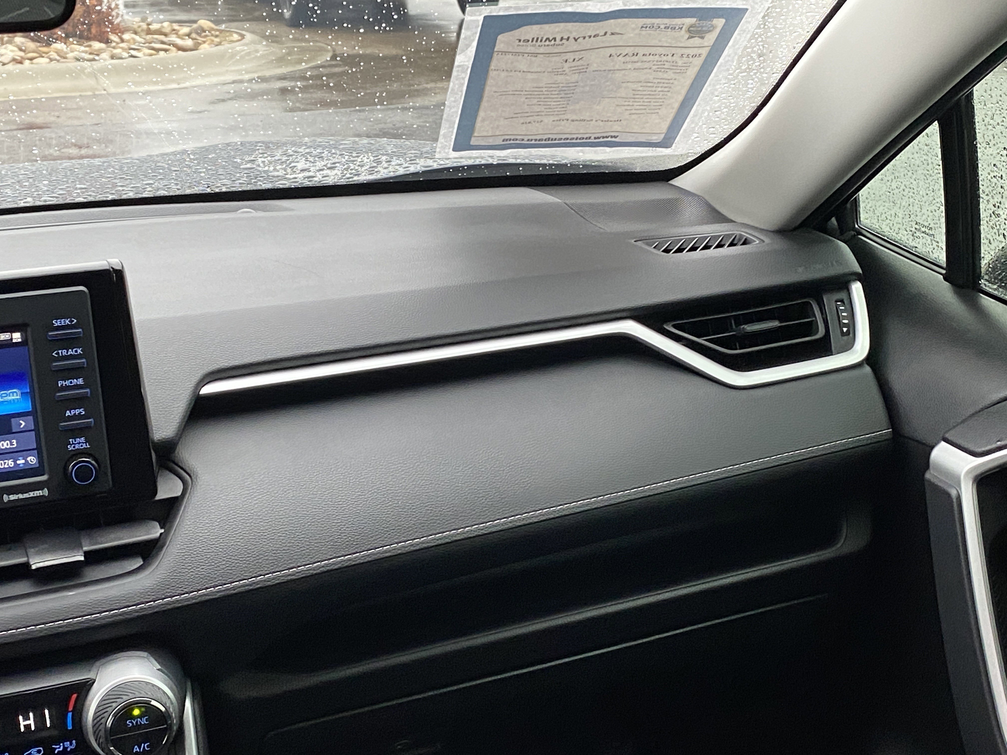 Used 2022 Toyota RAV4 XLE image 22