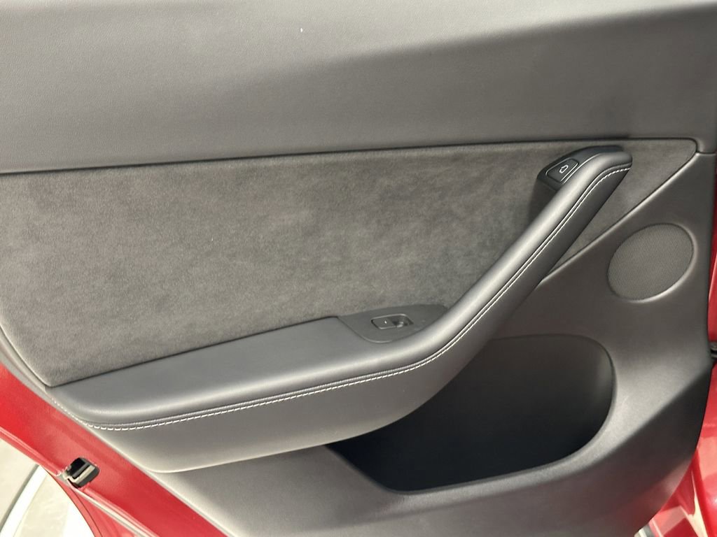 Used 2021 Tesla Model Y Long Range image 24