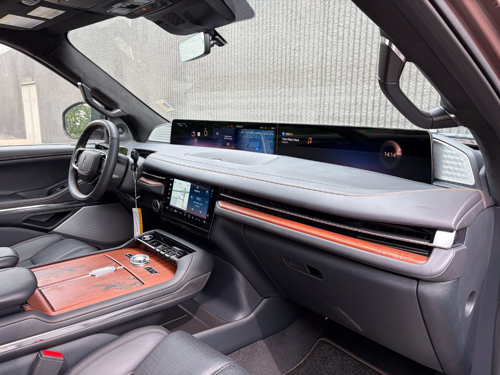 New 2027 Lincoln Navigator Black Label AWD/4WD image 44