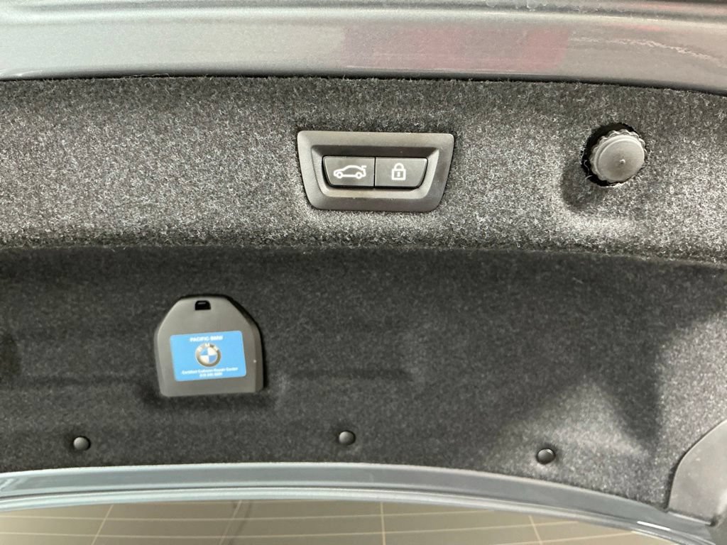 Used 2018 BMW 530e w/ Premium Package 2 RWD image 30