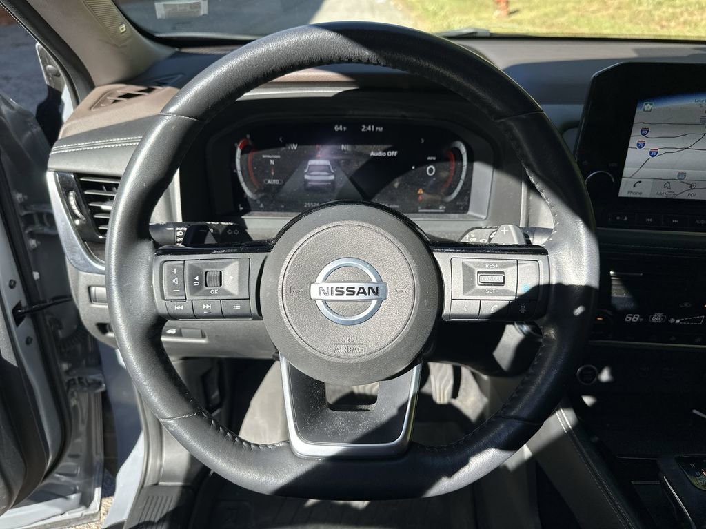 Used 2021 Nissan Rogue Platinum image 18