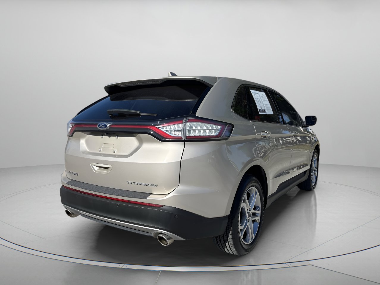 Used 2018 Ford Edge Titanium image 3