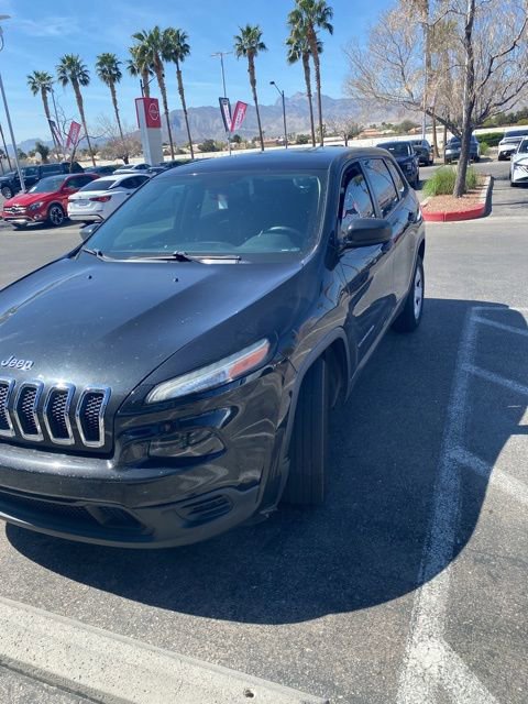 Used 2016 Jeep Cherokee Sport image 1
