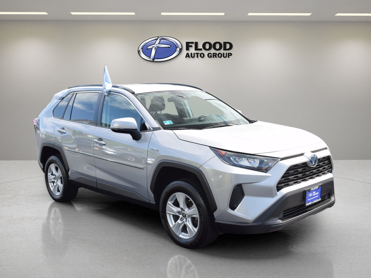 Used 2021 Toyota RAV4 LE w/ Carpet Mat Package (TMS) AWD/4WD image 1