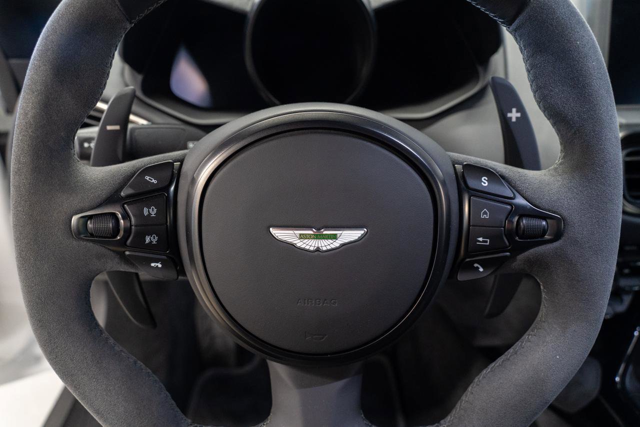 Used 2023 Aston Martin V8 Vantage Coupe image 6